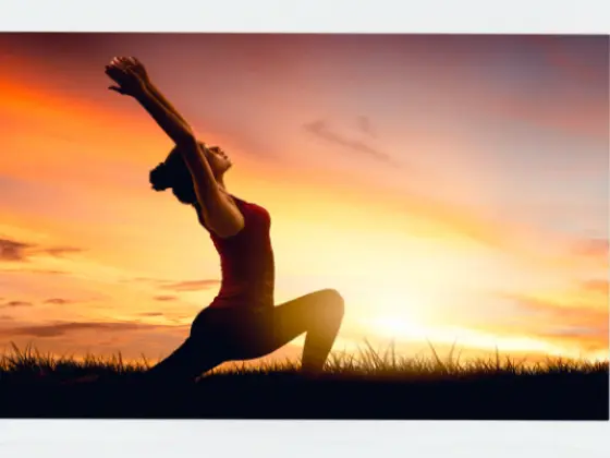 Flujo de yoga al amanecer